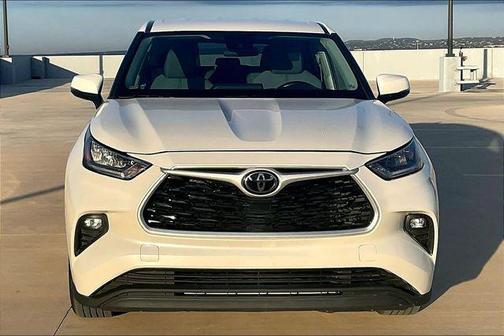 2020 Toyota Highlander LE