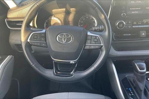 2020 Toyota Highlander LE