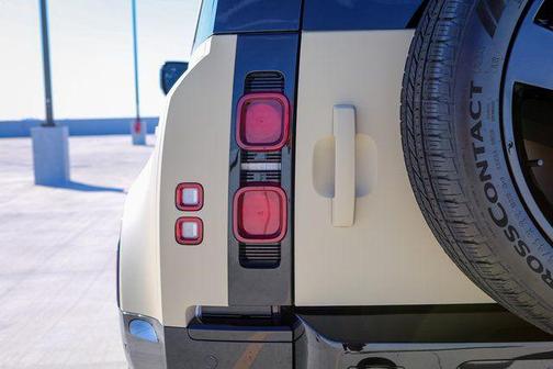 2025 Land Rover Defender 110 P400 X-Dynamic SE