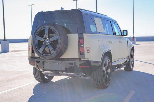 2025 Land Rover Defender 110 P400 X-Dynamic SE