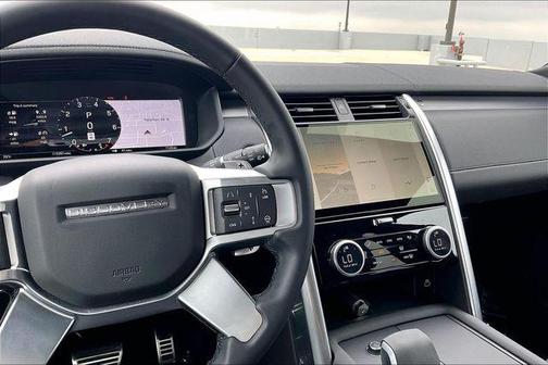 2025 Land Rover Discovery P360 Dynamic SE