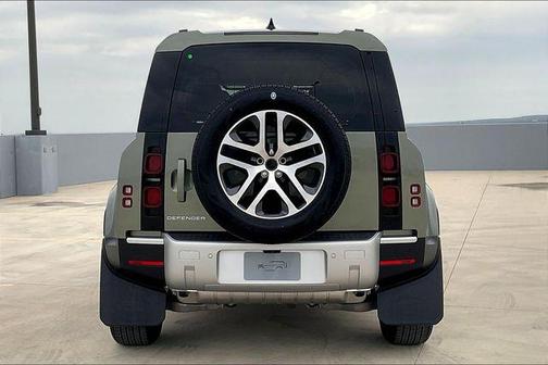 2025 Land Rover Defender 110 P300