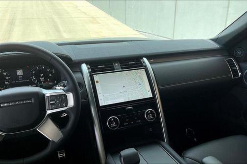 2025 Land Rover Discovery P360 Dynamic SE