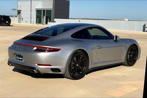 2019 Porsche 911 Carrera