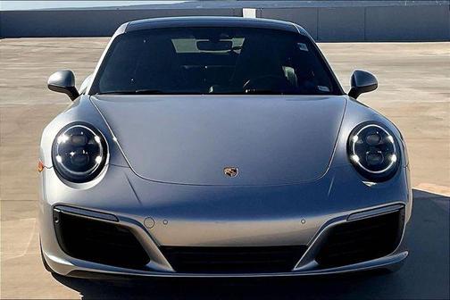 2019 Porsche 911 Carrera