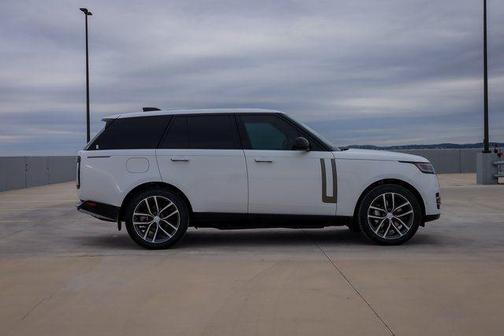 2025 Land Rover Range Rover P550e SE