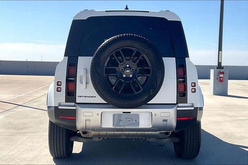 2025 Land Rover Defender 110 P300