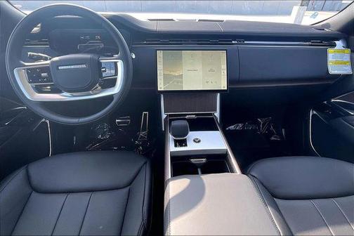 2026 Land Rover Range Rover P550e SE