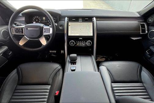 2025 Land Rover Discovery P300 Dynamic SE