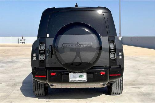 2025 Land Rover Defender 130 P400 X
