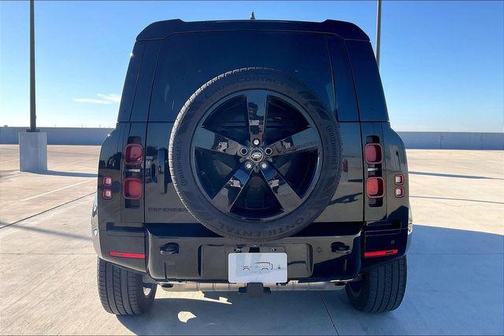 2025 Land Rover Defender 110 P400 X-Dynamic SE