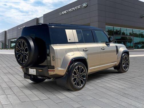 2026 Land Rover Defender 110 V8