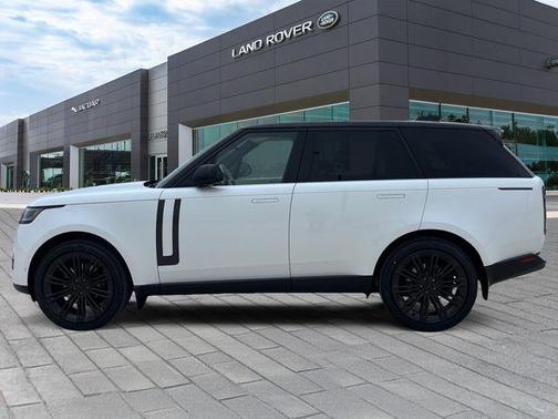 Ostuni Pearl White Premium Metallic 2026 Land Rover Range Rover P400 SE