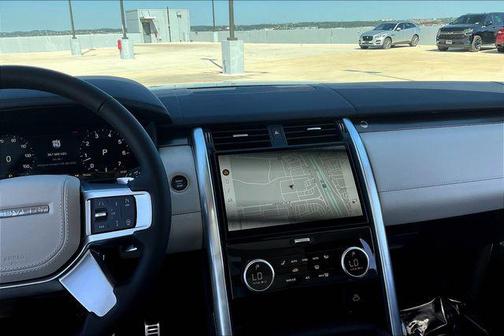 2025 Land Rover Discovery P360 Metropolitan Edition