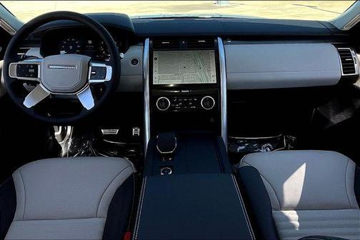 2025 Land Rover Discovery P360 Metropolitan Edition