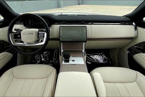 2025 Land Rover Range Rover P550e SE