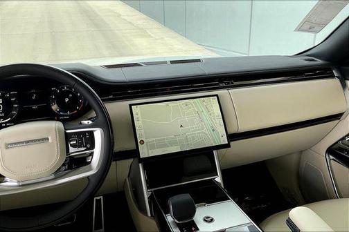 2025 Land Rover Range Rover P530 SE
