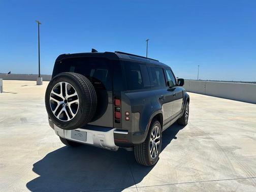 2025 Land Rover Defender 110 P300