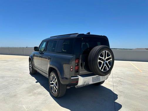 2025 Land Rover Defender 110 P300
