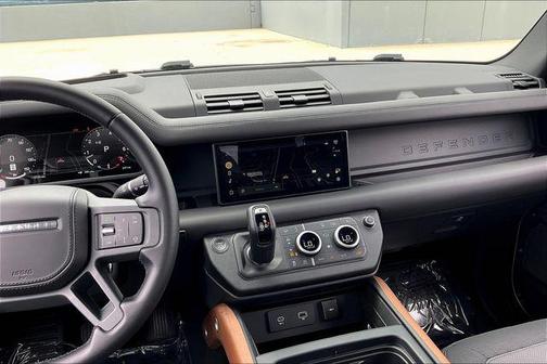 2024 Land Rover Defender 90 P400 X-Dynamic SE