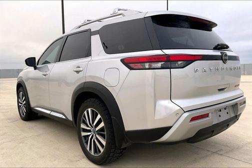 2022 Nissan Pathfinder Platinum 2WD