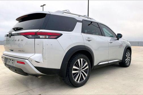 2022 Nissan Pathfinder Platinum 2WD