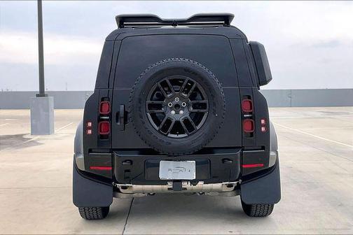 2025 Land Rover Defender 110 P400 X-Dynamic SE