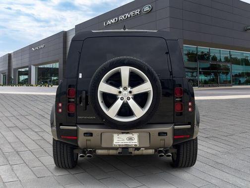 2025 Land Rover Defender 110 P500 X-Dynamic SE