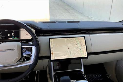 2025 Land Rover Range Rover P550e SE