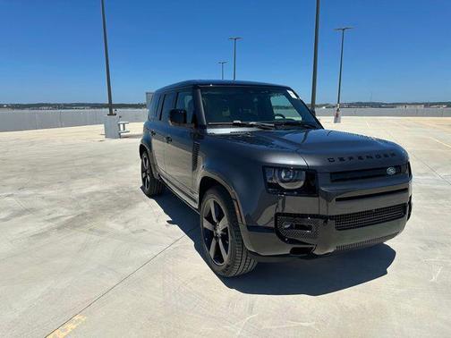 2025 Land Rover Defender 110 V8