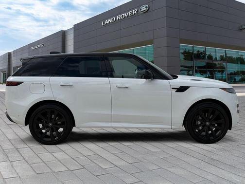 Fuji White 2025 Land Rover Range Rover Sport SE