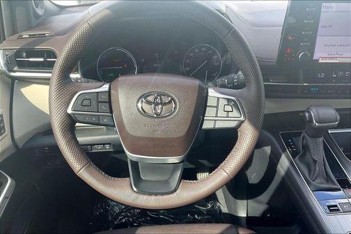 2024 Toyota Sienna Platinum 7 Passenger