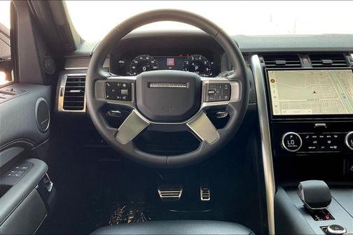 2025 Land Rover Discovery P300 Dynamic SE