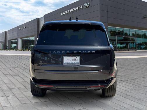 Grey 2026 Land Rover Range Rover P400 SE 7 Seat