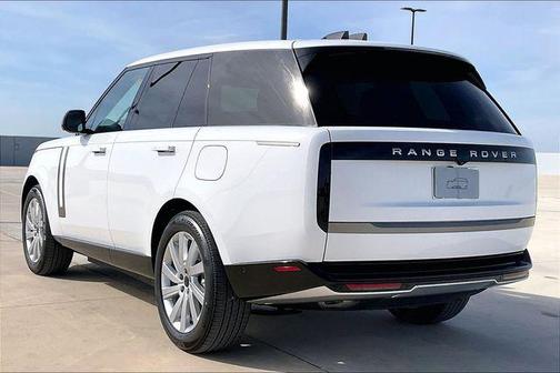 2026 Land Rover Range Rover P550e SE