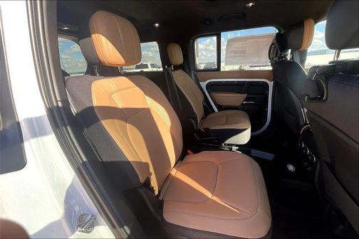 2026 Land Rover Defender V8