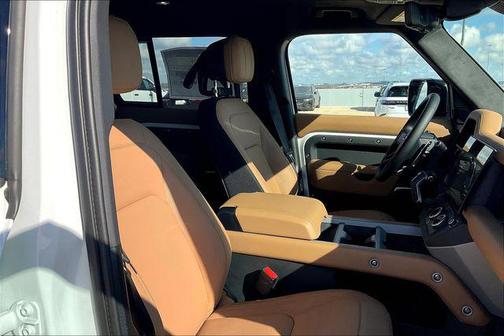 2026 Land Rover Defender V8