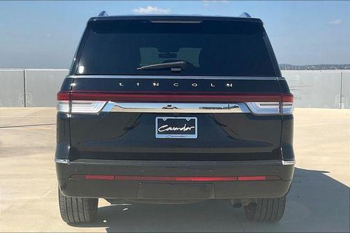 2022 Lincoln Navigator Standard