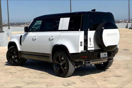 2025 Land Rover Defender 110 V8