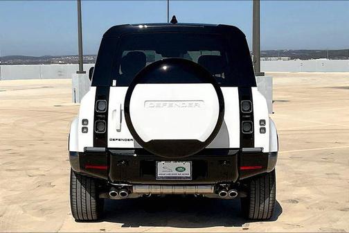2025 Land Rover Defender 110 V8