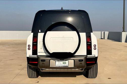 2025 Land Rover Defender 130 P400 X-Dynamic SE
