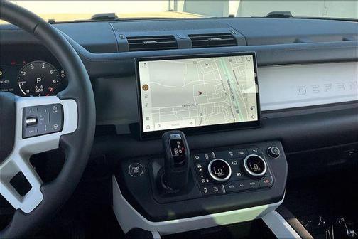 2025 Land Rover Defender 130 P400 X-Dynamic SE