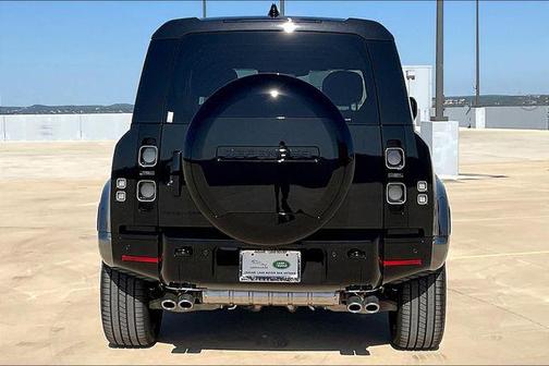 2025 Land Rover Defender 110 V8