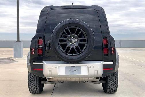 2025 Land Rover Defender 110 P300