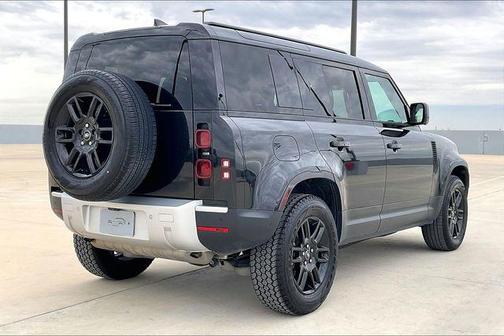 2025 Land Rover Defender 110 P300