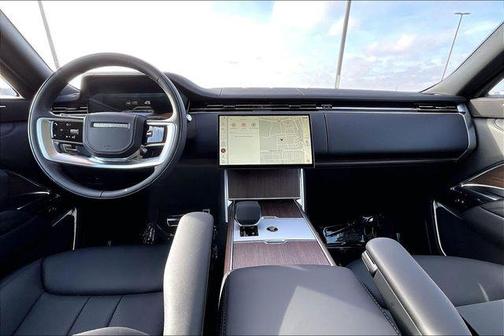 2026 Land Rover Range Rover P550e SE