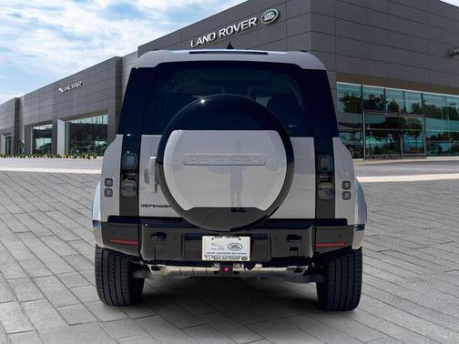 Borasco Gray Metallic 2026 Land Rover Defender P400 X-Dynamic SE