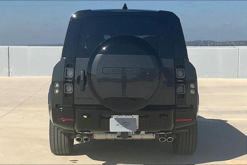2025 Land Rover Defender V8