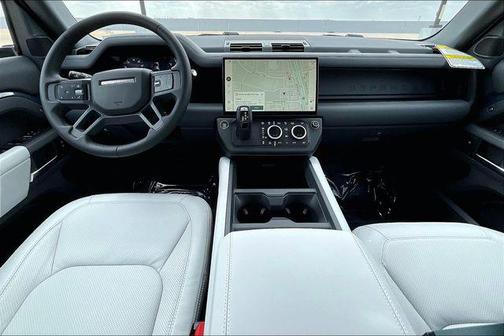 2026 Land Rover Defender P400 X-Dynamic SE