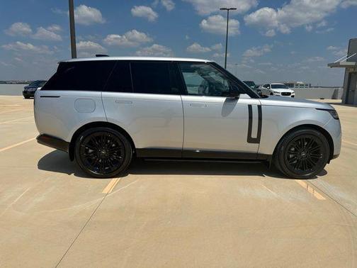 2025 Land Rover Range Rover P530 SE